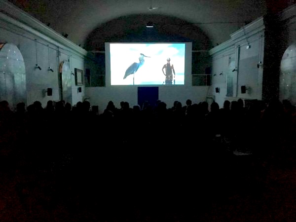 Projection de film à l’Écran Voisin dans la Pouponnière des Grands Voisins à Paris lors de la saison 2 en 2018