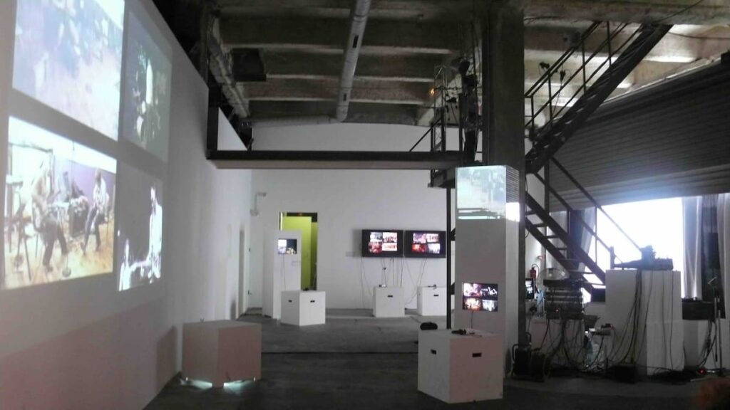 Mirror Ball Cinema – espace multi-écrans et performances Filmer la Musique