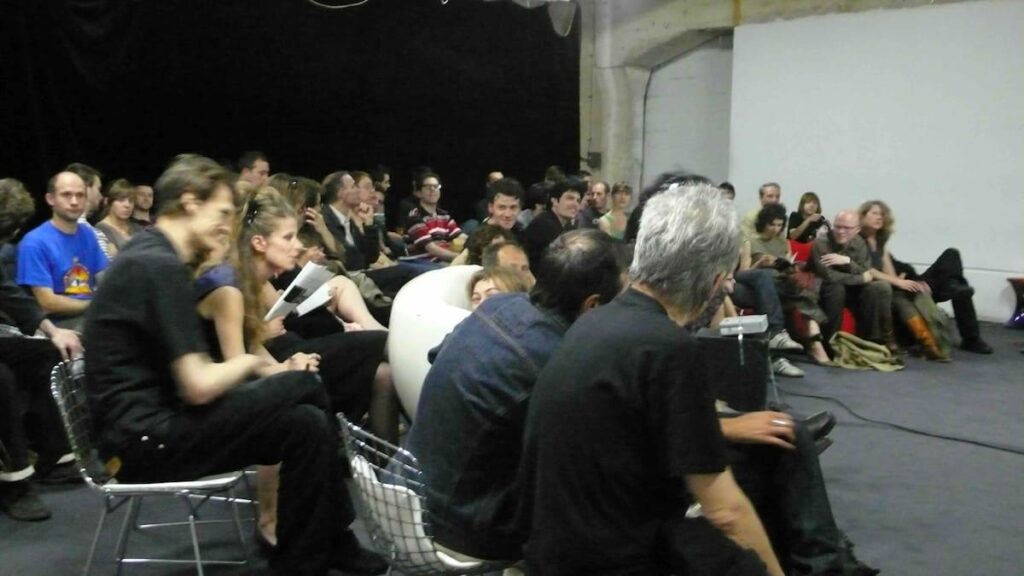 Public lors d’une projection Filmer la Musique au Point Éphémère